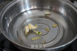 枸杞叶猪肝瘦肉汤的做法步骤：5