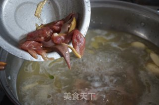 枸杞叶猪肝瘦肉汤的做法步骤：6