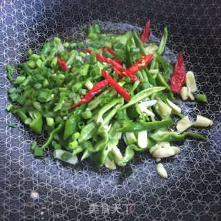 蚝油青椒鲍菇丝的做法步骤：4