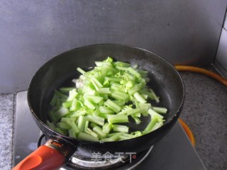 虾仁芹菜的做法步骤：8
