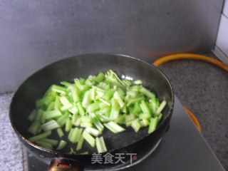 虾仁芹菜的做法步骤：9