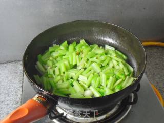 虾仁芹菜的做法步骤：10