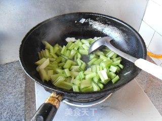 西芹菌菇的做法步骤：5