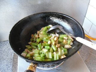 西芹菌菇的做法步骤：8