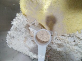 玉米发糕的做法步骤：2