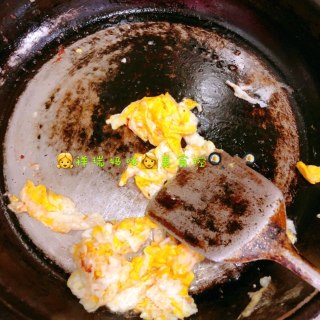 【祥瑞宝宝餐桌】之芦笋胡萝卜蛋炒饭的做法步骤：3