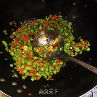 【祥瑞宝宝餐桌】之芦笋胡萝卜蛋炒饭的做法步骤：6