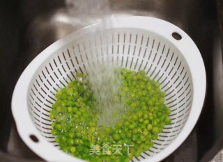 青豆炒腊肠的做法步骤：5