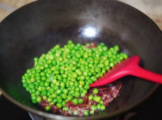 青豆炒腊肠的做法步骤：7