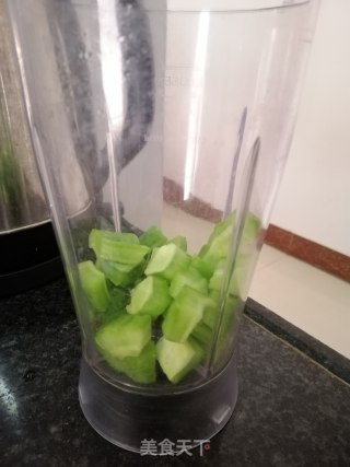 苹果系列四：苹果苦瓜汁的做法步骤：2
