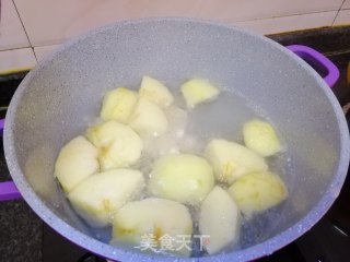 苹果系列三：苹果山药银耳甜汤的做法步骤：4