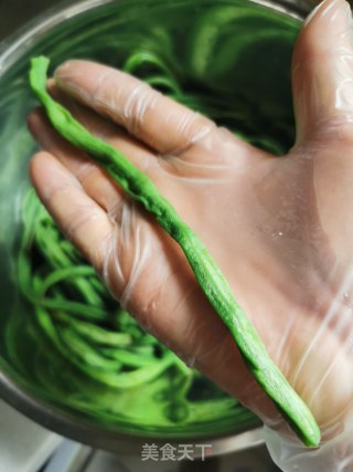 油焖豆角的做法步骤：3