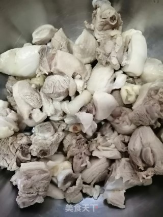 鸡鸭炖土豆的做法步骤：1