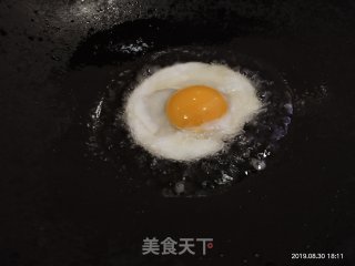 煎荷包蛋的做法步骤：1