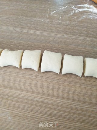 猪肉酸菜粉包子的做法步骤：5