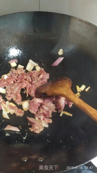 牛肉炒丝瓜的做法步骤：5