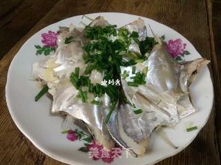 白灼小鲳鱼的做法步骤：5