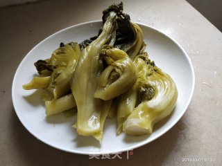 家常版炒泡酸菜的做法步骤：2