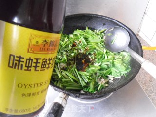 虾皮炒蒜苗的做法步骤：8