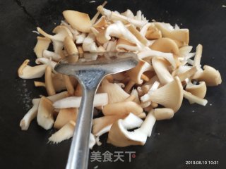 清炒猪肚菌的做法步骤：4