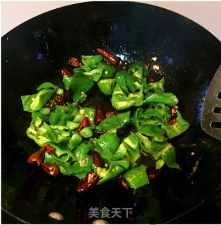 青椒炒蛋的做法步骤：4