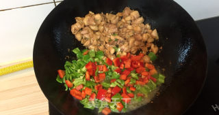 下饭菜青椒鸡腿肉的做法步骤：3