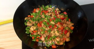 下饭菜青椒鸡腿肉的做法步骤：4