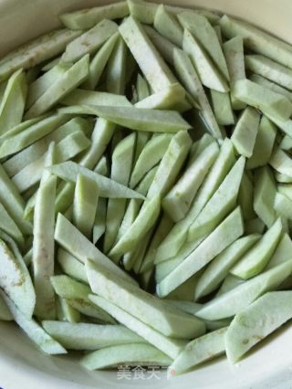 鸡肉肠炒茄子的做法步骤：4