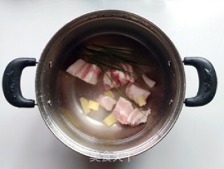 卷心菜炒肉片的做法步骤：2