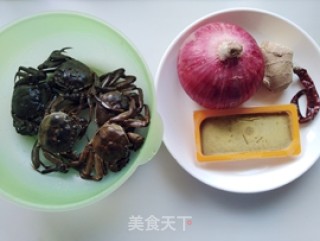 咖喱烧毛蟹的做法步骤：1