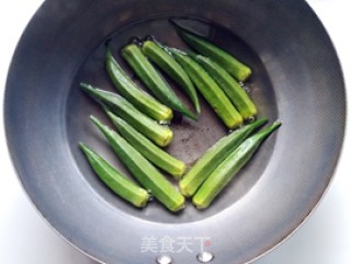 秋葵炒鸡蛋的做法步骤：3