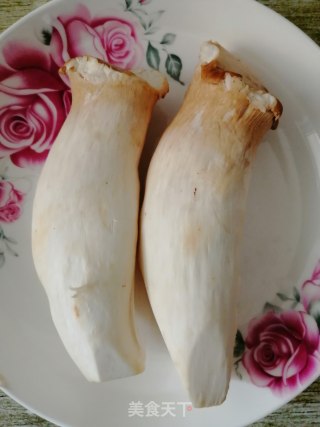 油炸杏鲍菇的做法步骤：1