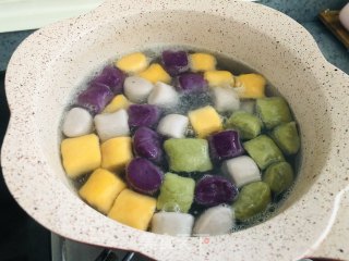 港式奶茶芋圆，Q弹软糯，奶香浓郁的做法步骤：3