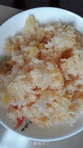 凉拌银耳的做法步骤：1