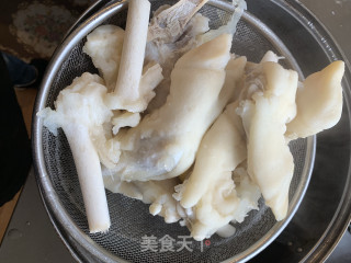胡辣羊蹄的做法步骤：1