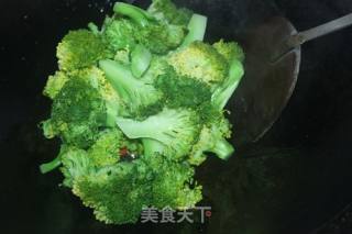 #家常下饭菜#红椒炒西兰花的做法步骤：4