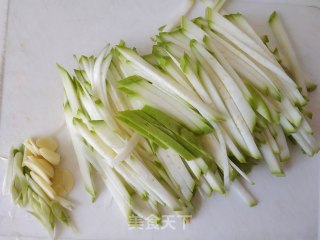 虾皮瓠子粉丝汤的做法步骤：1
