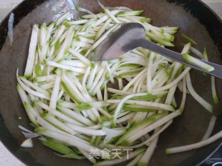 虾皮瓠子粉丝汤的做法步骤：3
