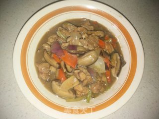 香菇鸡腿盖浇饭的做法步骤：1