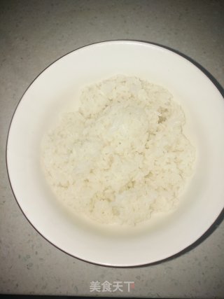 香菇鸡腿盖浇饭的做法步骤：2