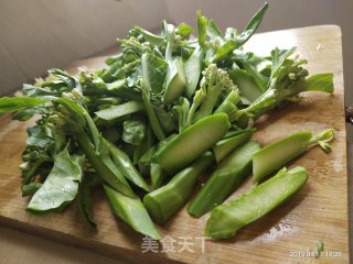 蒜香芥蓝梗的做法步骤：2