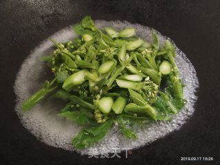 蒜香芥蓝梗的做法步骤：3