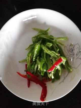 螺丝椒炒羊肉的做法步骤：2