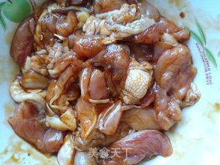 香菇滑鸡的做法步骤：2