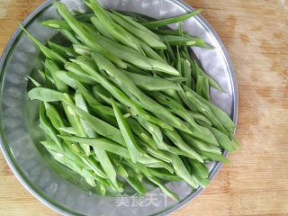 五花肉烧扁豆的做法步骤：1