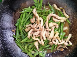 五花肉烧扁豆的做法步骤：6