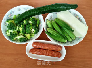 牛肉肠时蔬沙拉的做法步骤：1