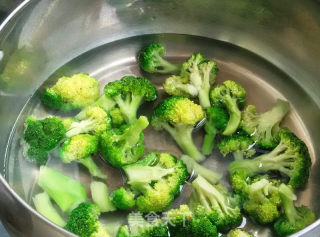 牛肉肠时蔬沙拉的做法步骤：8