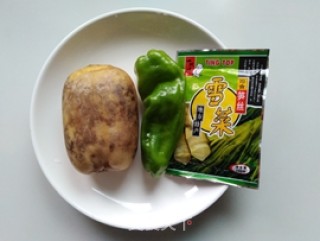 咸菜青椒炒藕丝的做法步骤：1