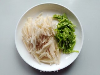 咸菜青椒炒藕丝的做法步骤：4